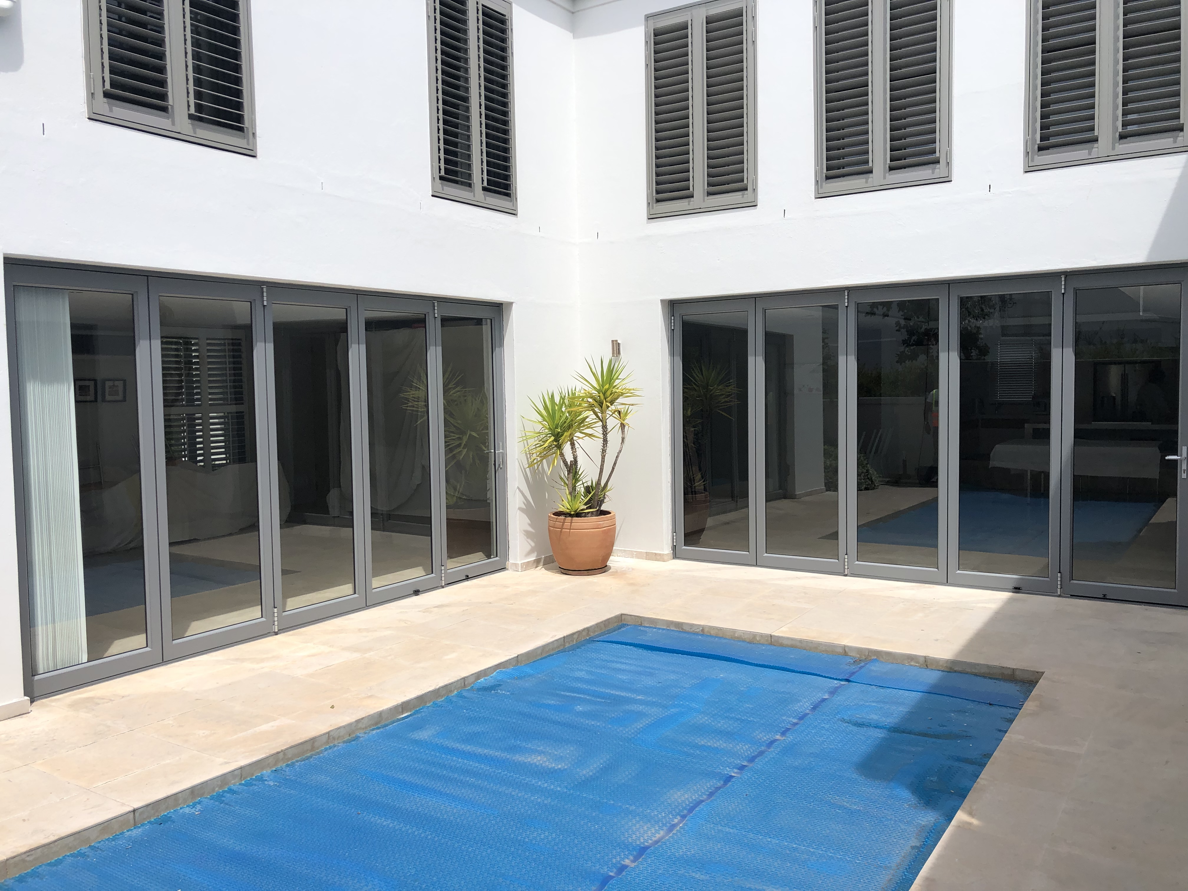Aluminium folding doors
