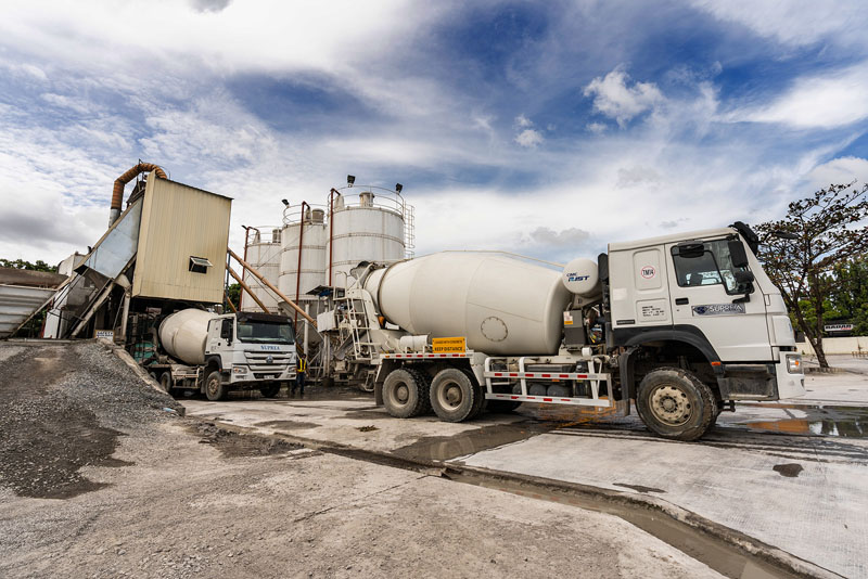 batch mixer filling up a readymix mixer truck