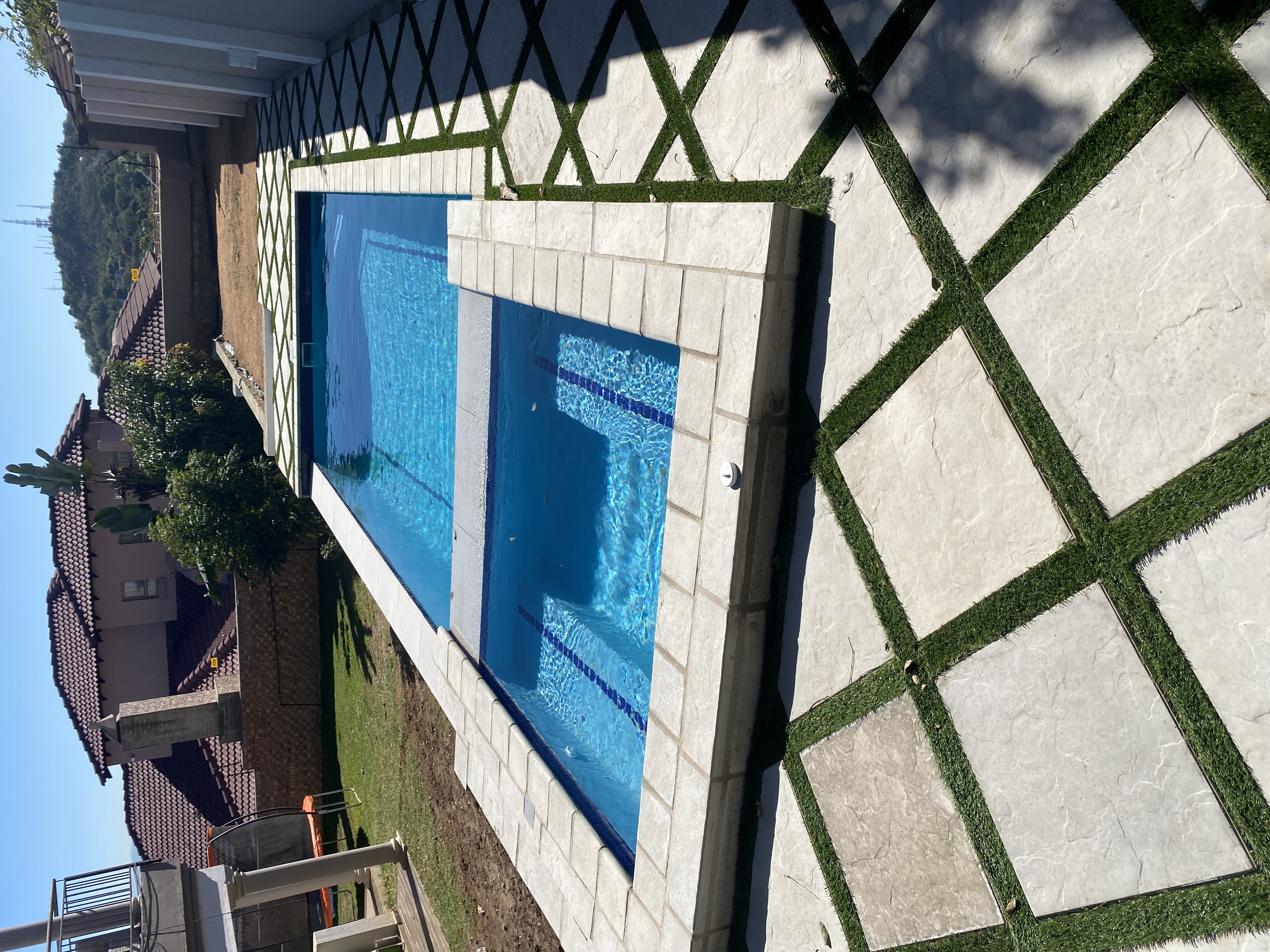Infinity pool with Jacuzzi combination 