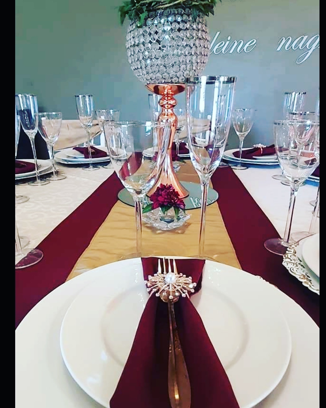 Complete table setup and supply by Mzanzi Events: Rose gold, Biscuit & Maroon