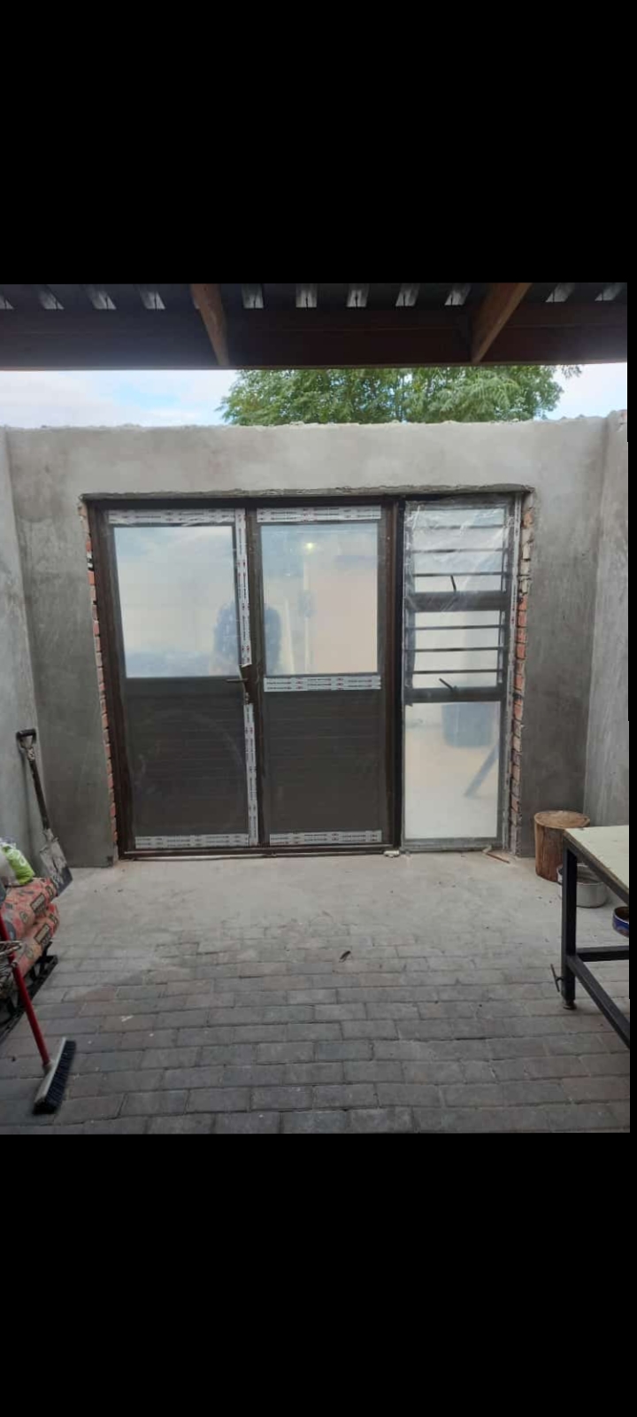 Double door with sitellite 