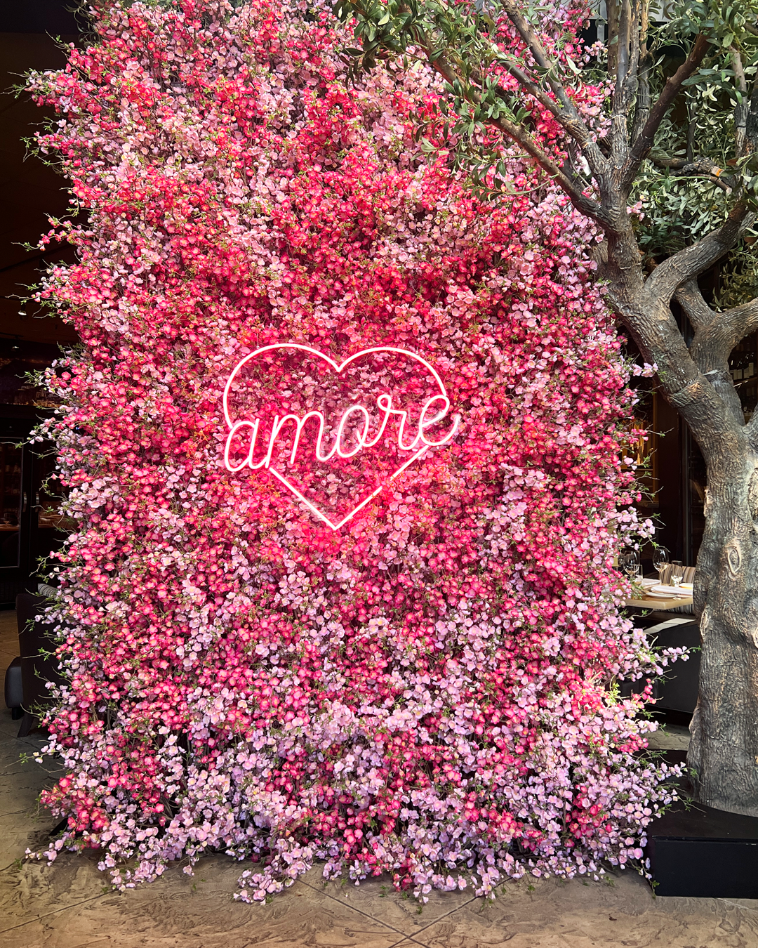 Custom 'Amore' LED Neon Sign