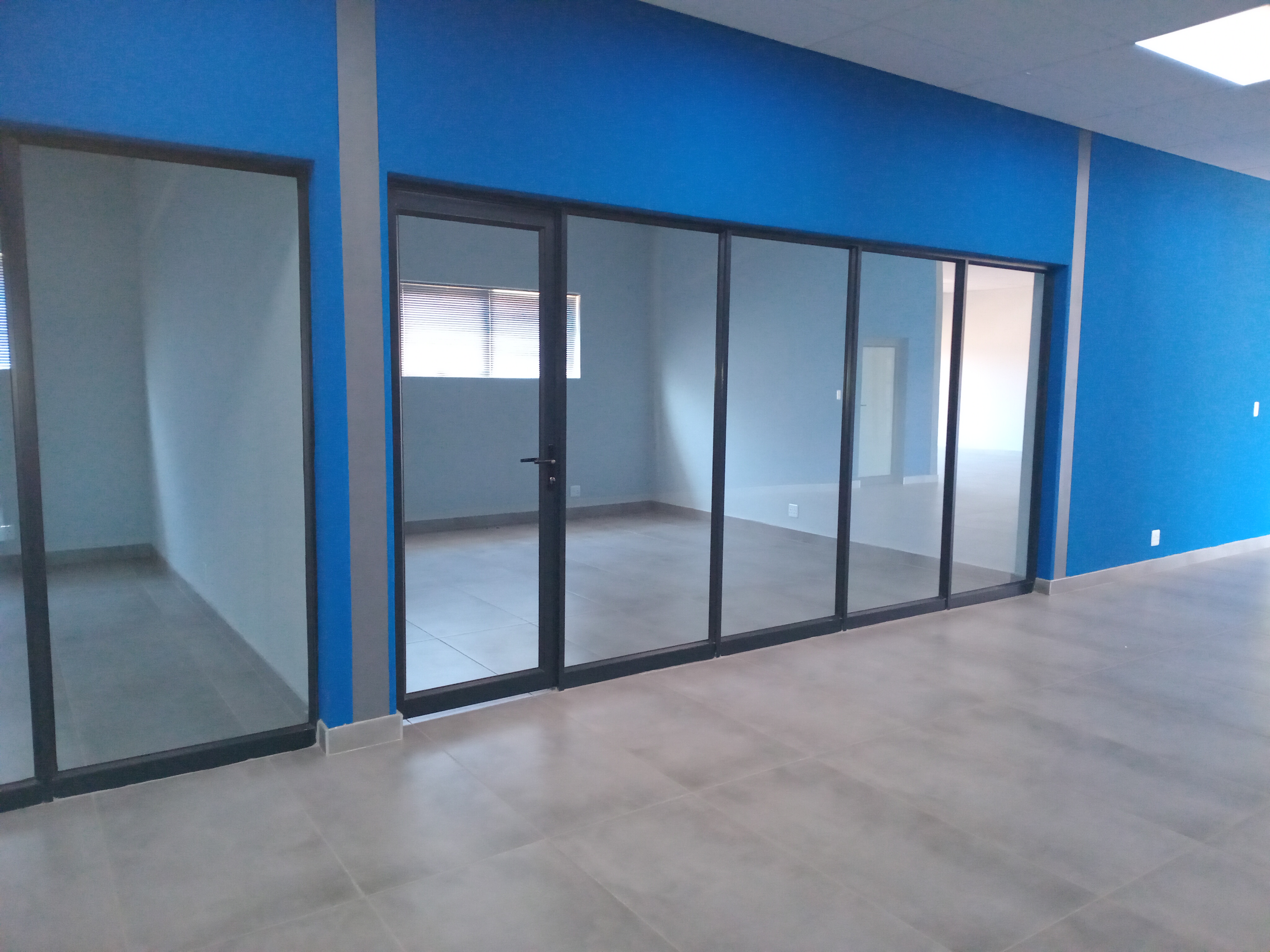Aluminium  shopfronts, doors and windows 