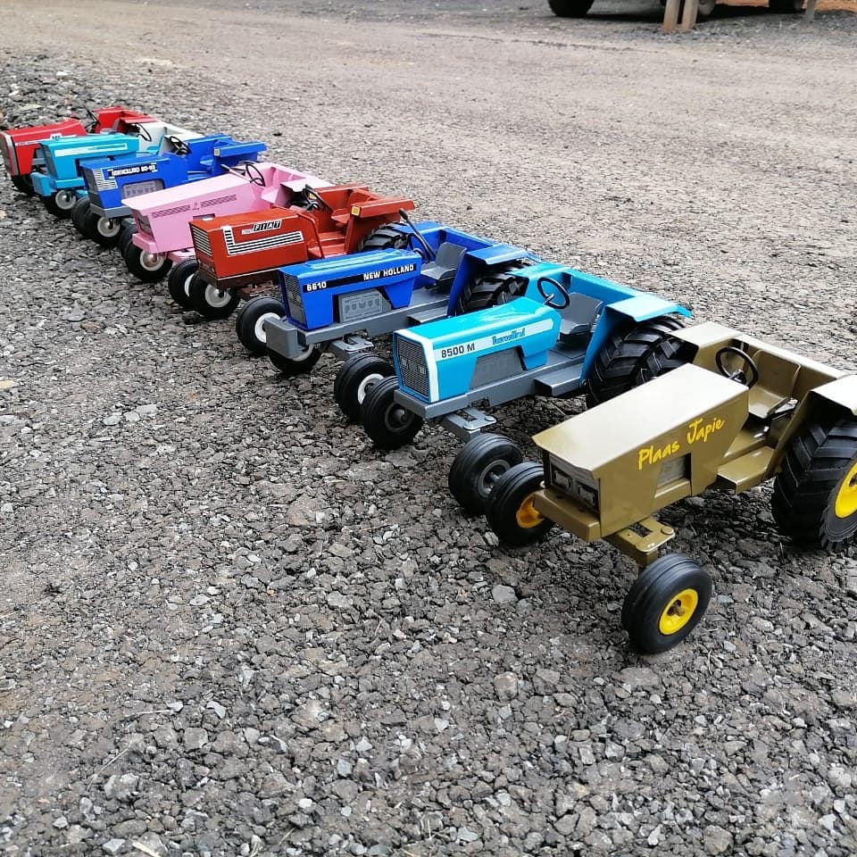 Our Tough Metal Toy Tractors 1:16