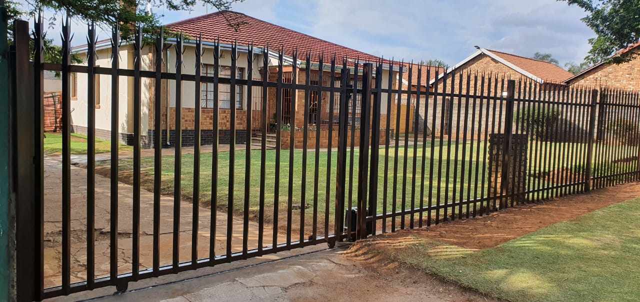 Palisade Fencing