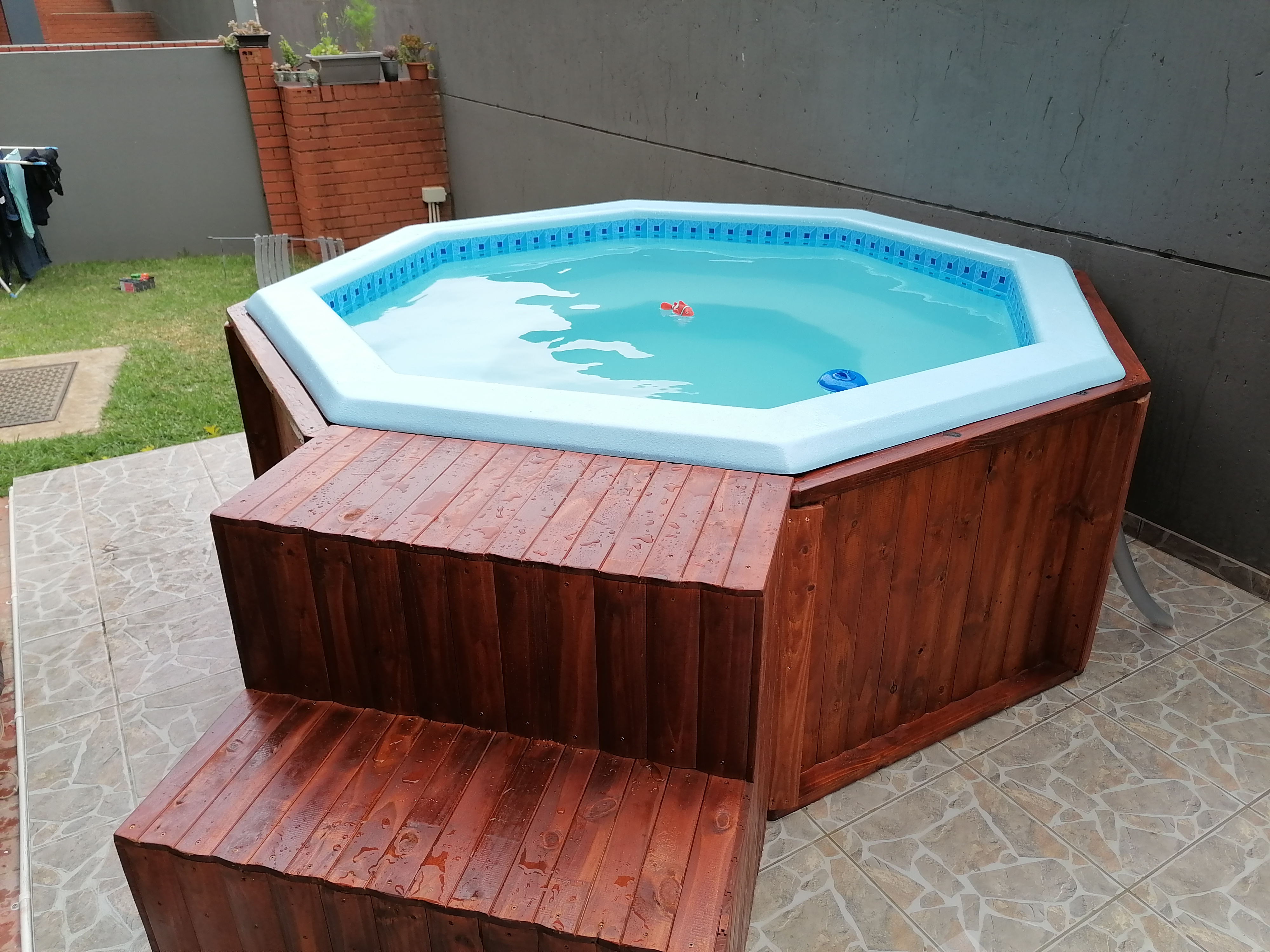 Fiberglass Octagon shaped splash pools
