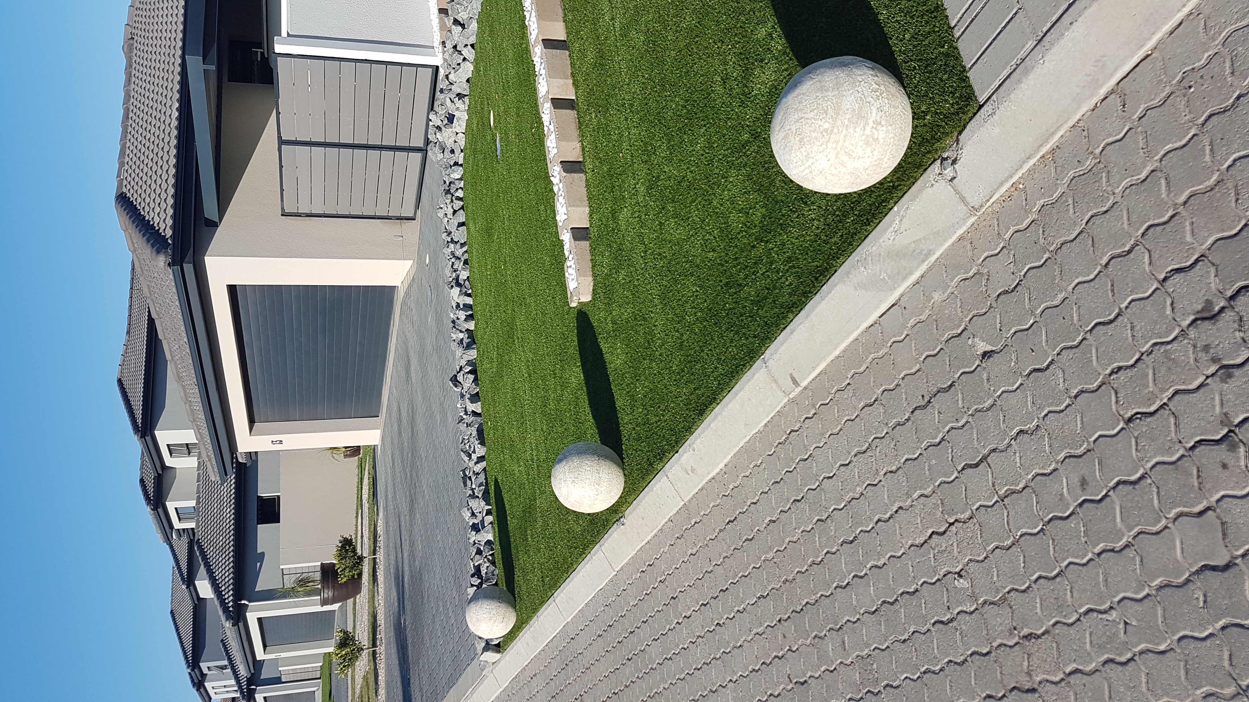 Artificial grass installation done @#15 Sonvlei crescent Sol'e estate Brackenfell 7560