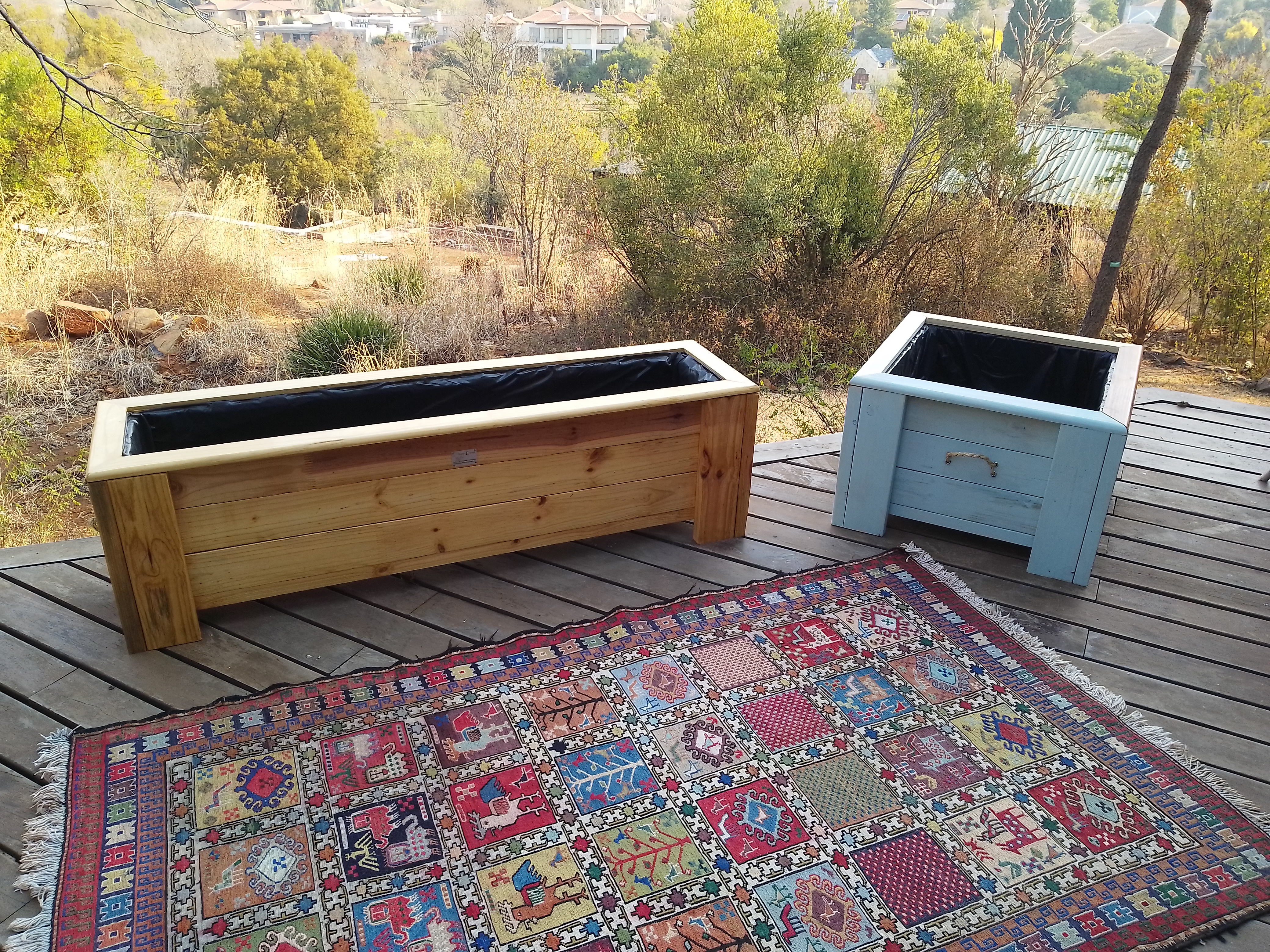 We offer small planters, Large planters, square planters, and rectangular and custom planters to suit a range of Indoor and outdoor design needs.
