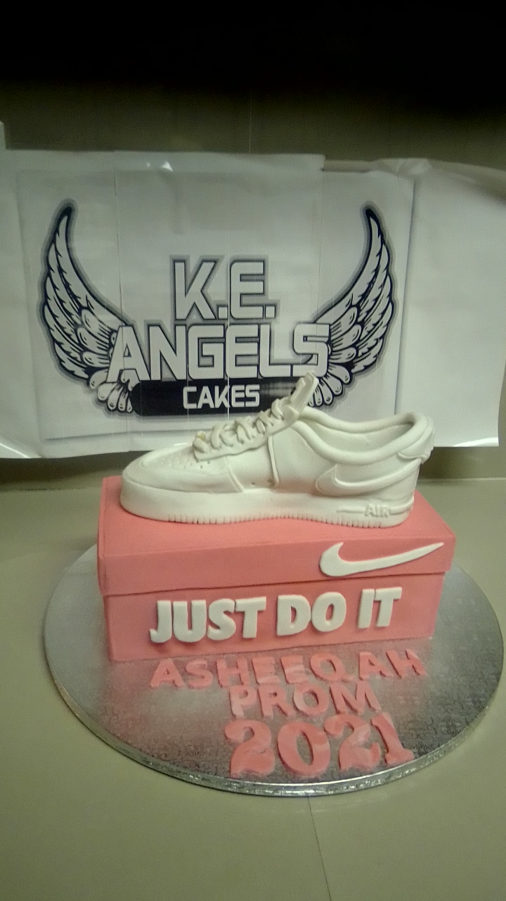 Nike Air Force 1 sneaker and cake shoe box 