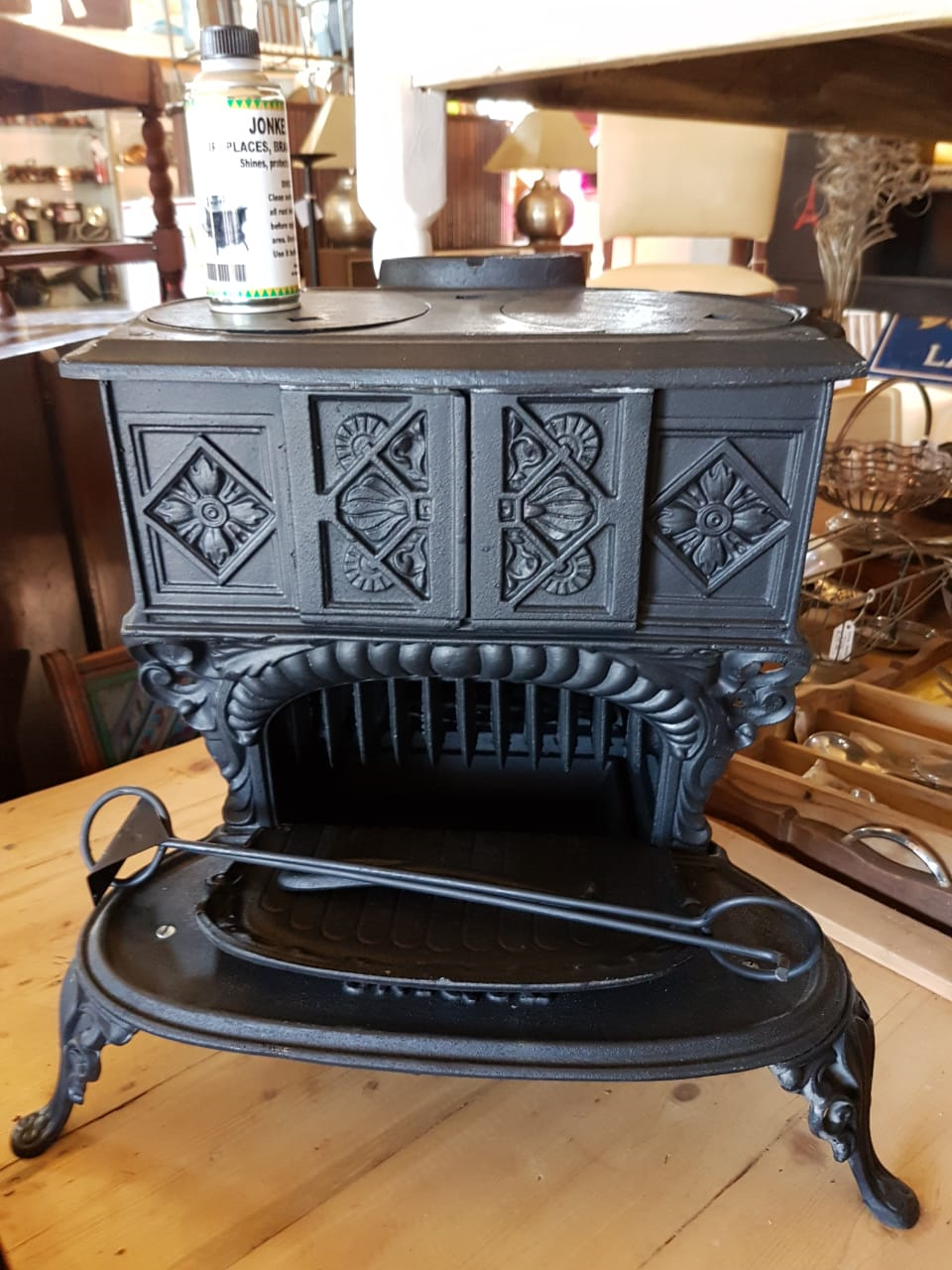NEW Unique Coal/Wood Stove is attractive, heats up the room and you have the comfort of a two plate cooking facility  STOVE: Length 450 mm Width 330 mm Height 490 mm  CHIMNEY: Diameter 4 5/8 ”  FIREBOX: Length 450 mm Width 330 mm Height 490 mm  OPTIONAL: Cast Iron Base Plate & Top Cover  NB: Price excludes pipes, elbows & cowl  WEIGHT: +- 42 kg PRICE: R4299