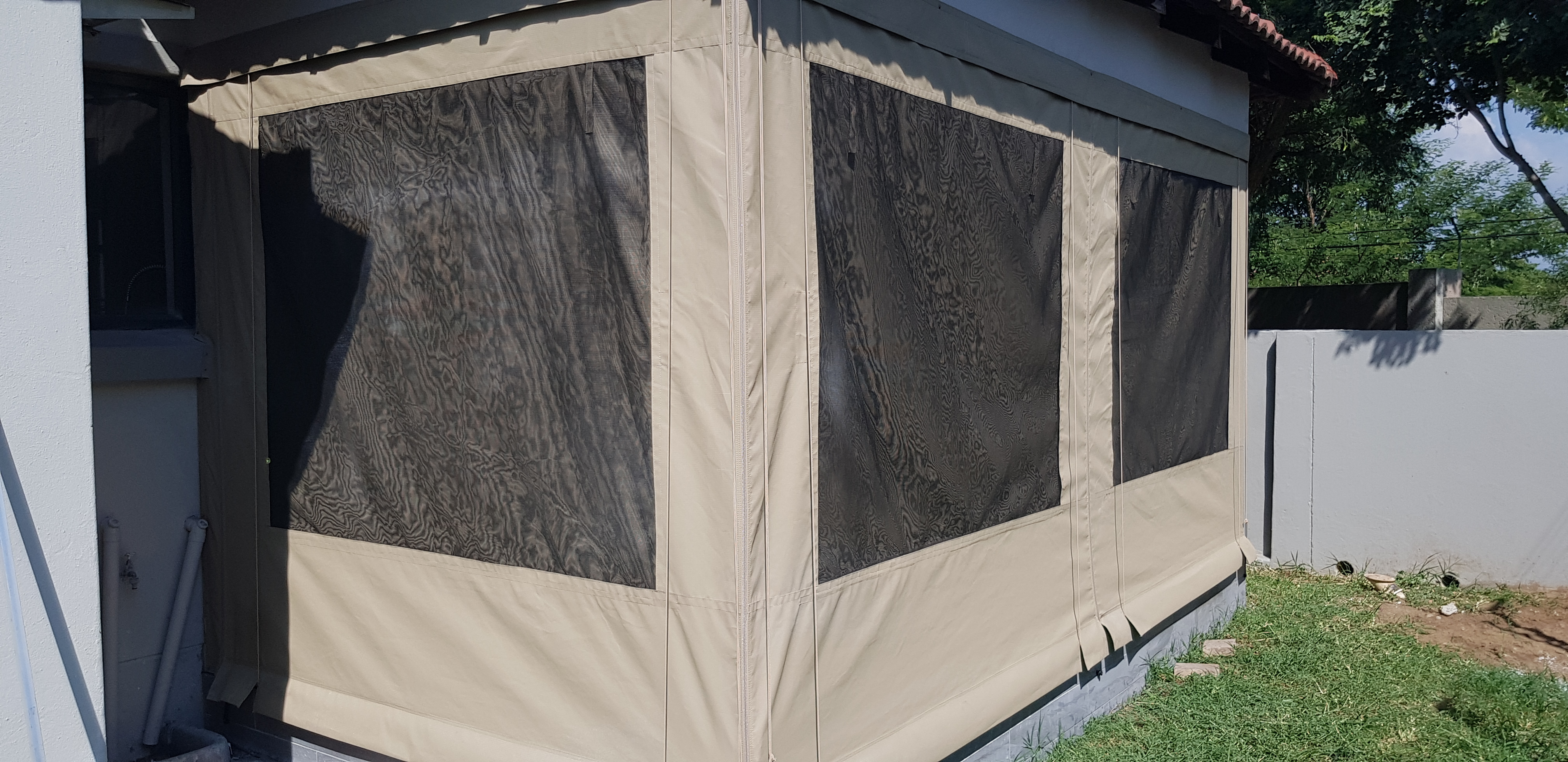 Role up outdoor blinds