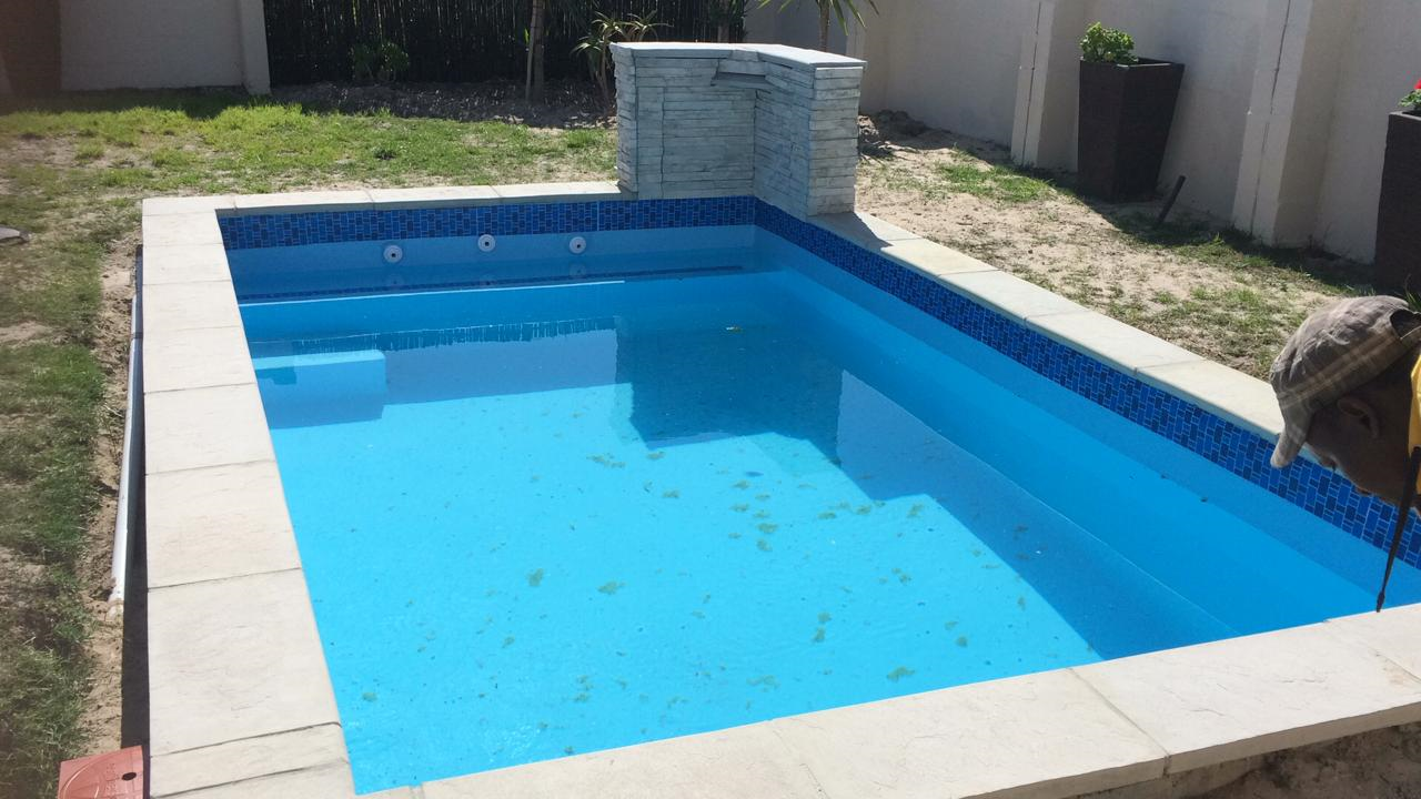 Built in 5 x 3 x1. 5 depth Fibreglass pool