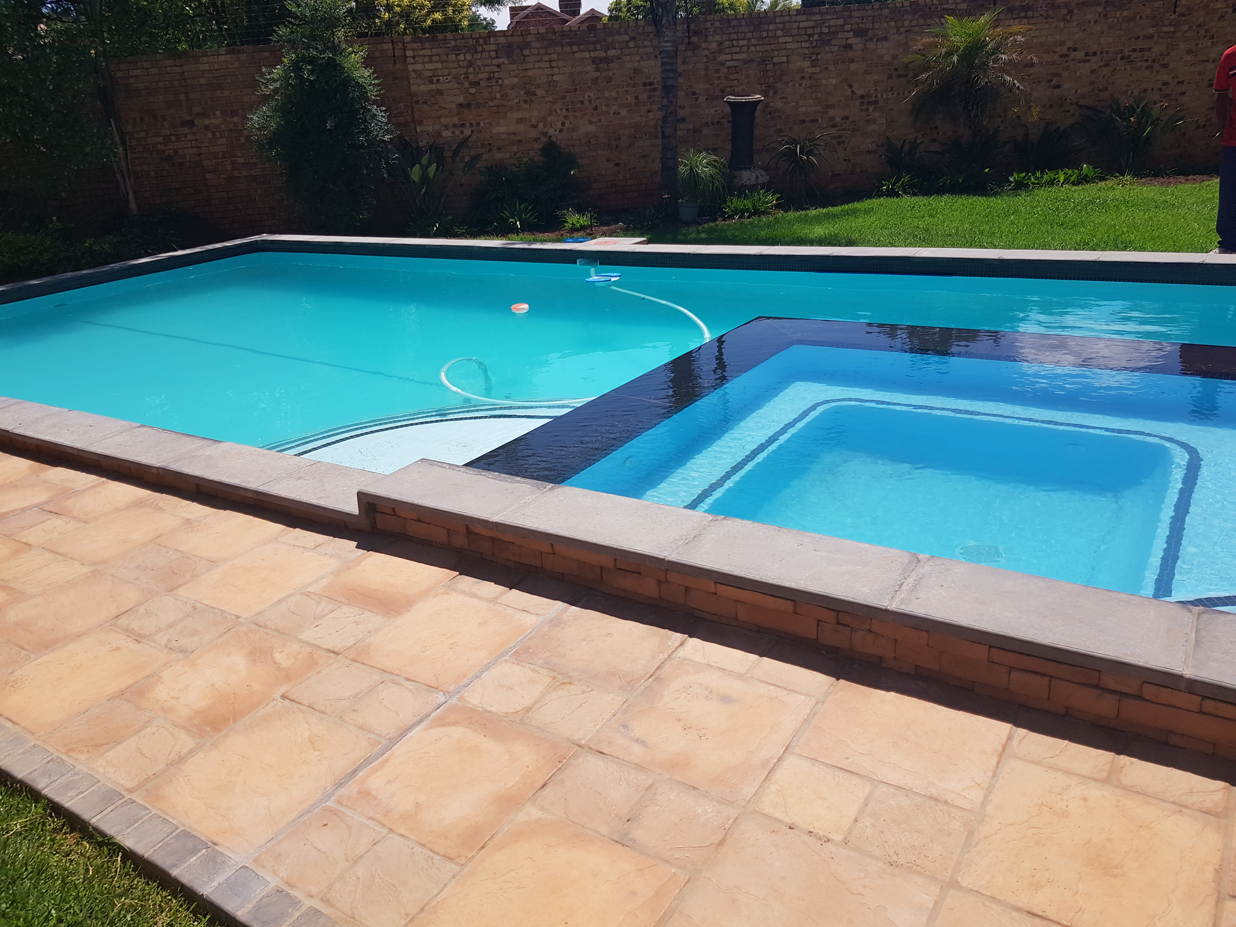 Fibreglass pool with jacuzzi 