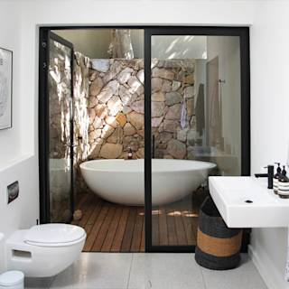 Luxury bath with serene environment