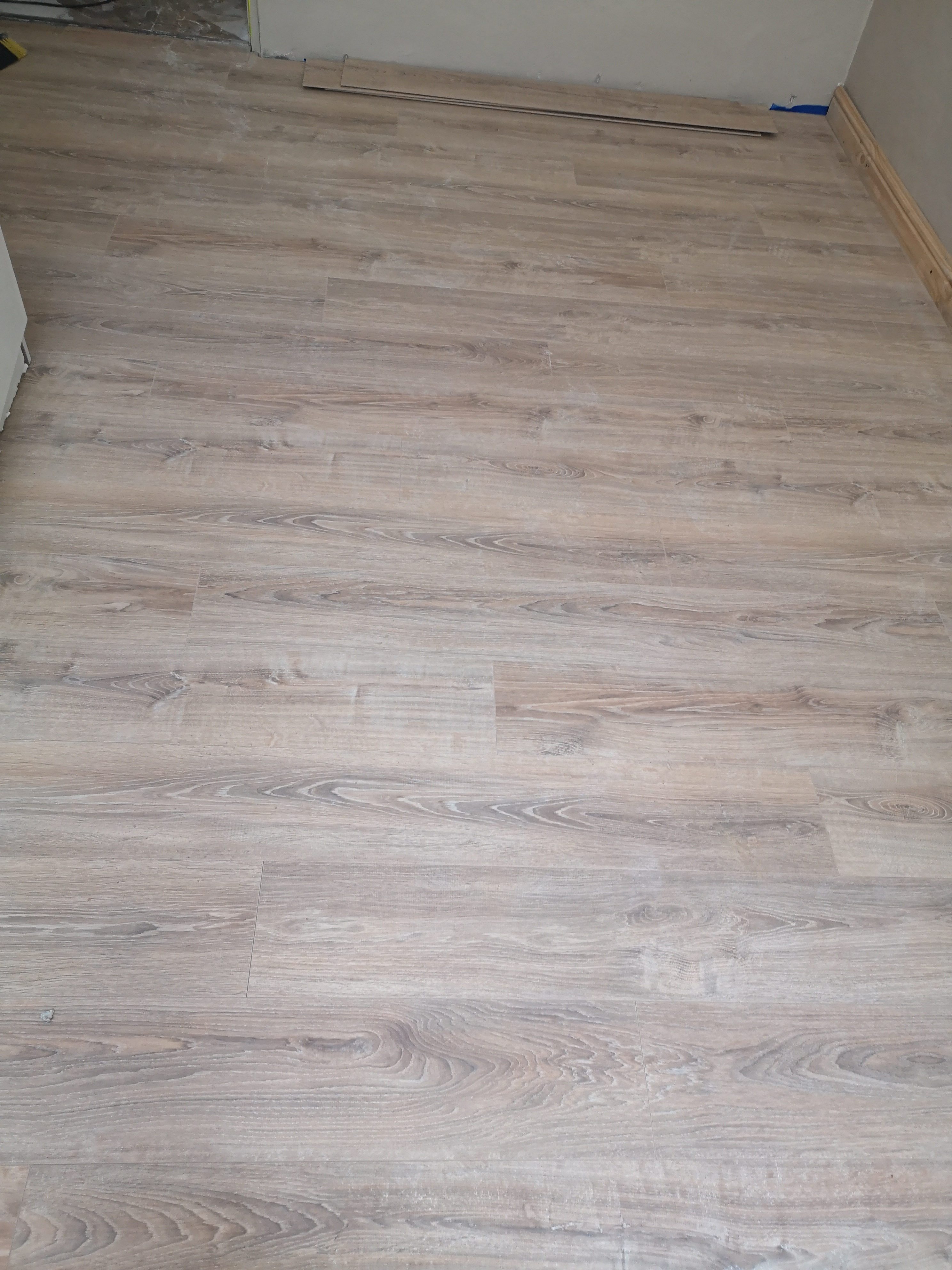 Vinyl flooring ( Glue down system) 